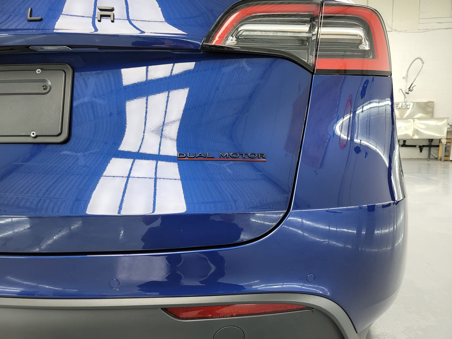Tesla 'DUAL MOTOR' Emblem